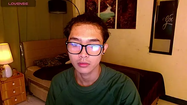 AsianCarl online show from December 16, 2025, 12:31 pm