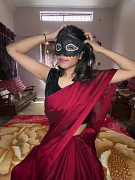 Snapshot of Lovebirdss chatting on February 5, 2026, 8:10 am Lovebirdss online show from February 5, 2026, 8:10 am