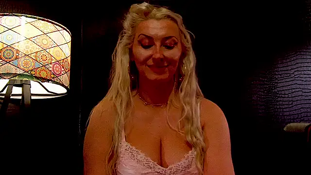 LeticiaReys online show from February 12, 2026, 9:20 am