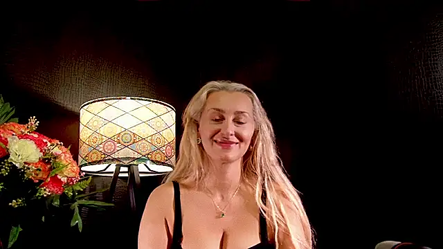 Snapshot of LeticiaReys chatting on October 21, 2025, 8:30 pm LeticiaReys online show from October 21, 2025, 8:30 pm