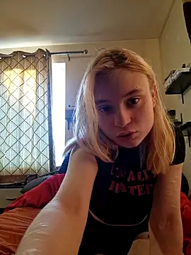 cinnamon-xx online show from May 11, 2026, 7:22 pm