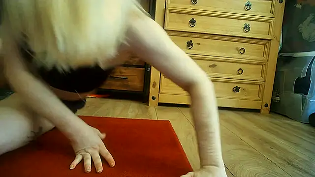 cinnamon-xx online show from July 1, 2026, 3:56 pm