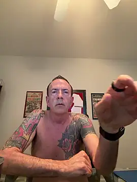 Snapshot of Crazy_Mike1 chatting on October 7, 2025, 1:23 pm Crazy Mike1 online show from October 7, 2025, 1:23 pm