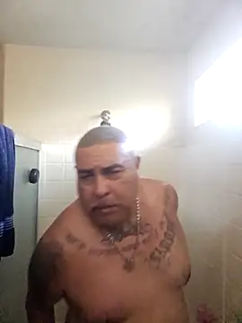 Snapshot of B1GLO chatting on November 12, 2025, 3:27 pm B1GLO online show from November 12, 2025, 3:27 pm