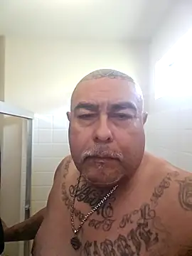 Snapshot of B1GLO chatting on November 9, 2025, 6:12 pm B1GLO online show from November 9, 2025, 6:12 pm