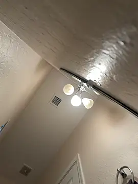 Snapshot of B1GLO chatting on February 25, 2026, 8:19 pm B1GLO online show from February 25, 2026, 8:19 pm