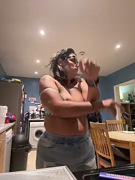 IvyBelle MilfUK online show from October 10, 2025, 5:58 pm