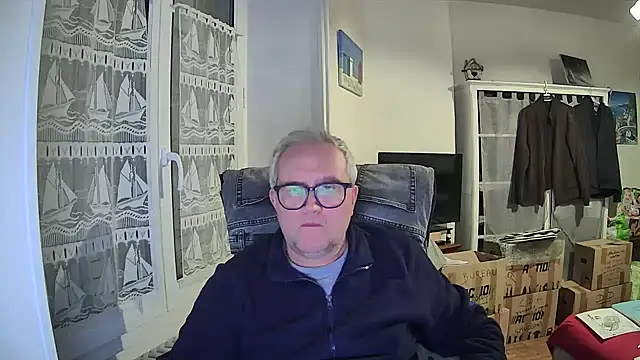 Snapshot of macdut67 chatting on February 17, 2026, 2:20 am macdut67 online show from February 17, 2026, 2:20 am