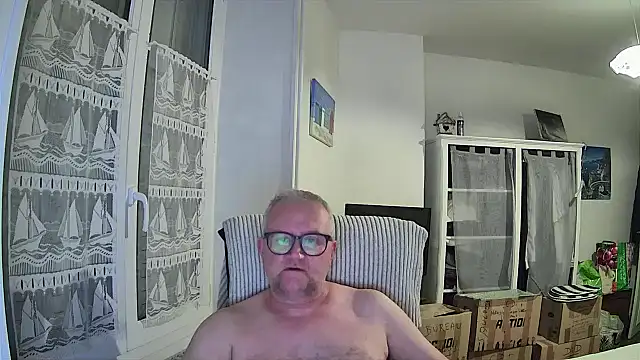 Snapshot of macdut67 chatting on April 15, 2026, 11:38 pm macdut67 online show from April 15, 2026, 11:38 pm