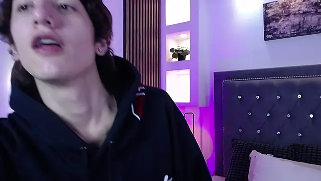 Emo Boy  online show from April 5, 2026, 8:37 pm