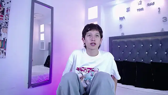 Emo Boy  online show from January 18, 2026, 8:23 pm