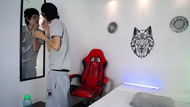 Emo Boy  online show from December 14, 2025, 12:33 pm