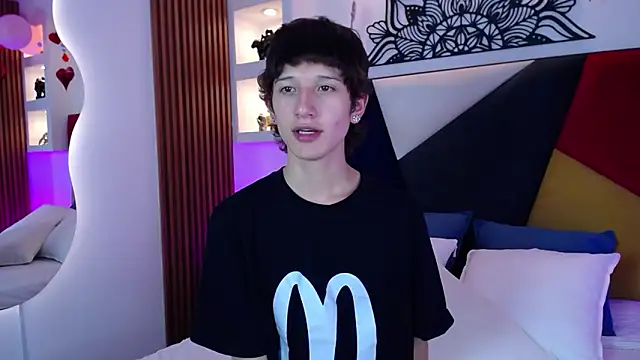 Emo Boy  online show from February 17, 2026, 8:06 pm