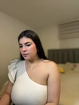 Snapshot of Isabella_LaRue chatting on February 16, 2026, 7:45 pm Isabella LaRue online show from February 16, 2026, 7:45 pm