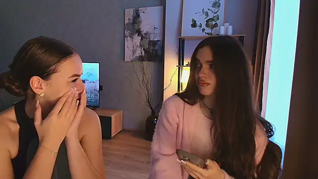 Snapshot of MayaGlow chatting on November 27, 2025, 5:41 am MayaGlow online show from November 27, 2025, 5:41 am