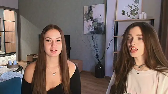 Snapshot of MayaGlow chatting on November 21, 2025, 5:39 am MayaGlow online show from November 21, 2025, 5:39 am