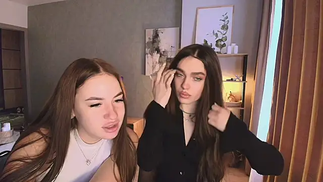 Snapshot of MayaGlow chatting on November 30, 2025, 5:19 am MayaGlow online show from November 30, 2025, 5:19 am