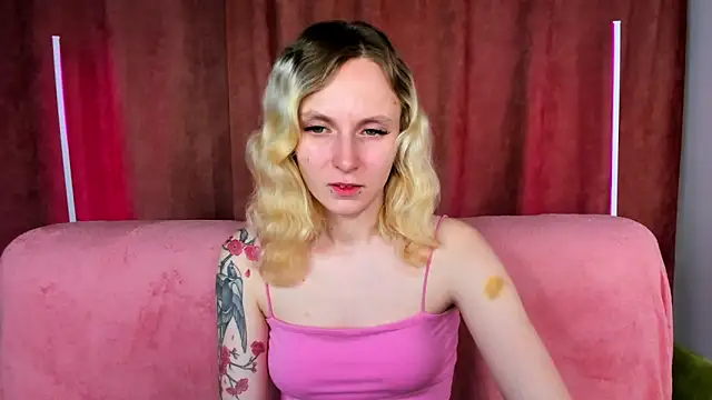 LikiLips online show from November 25, 2025, 1:06 am