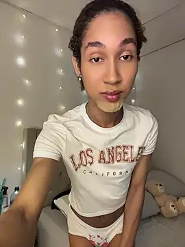 Snapshot of Chloe_Celeste chatting on August 4, 2026, 1:54 am Chloe Celeste online show from August 4, 2026, 1:54 am