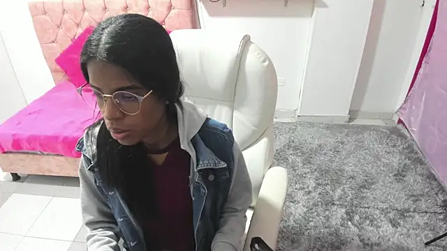 thianahorny online show from November 9, 2025, 9:41 pm