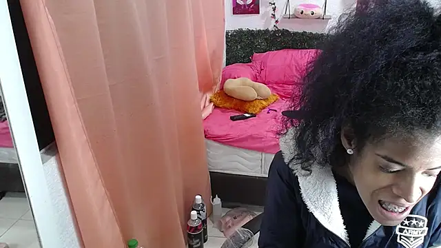 Snapshot of thianahorny chatting on June 1, 2026, 1:00 pm thianahorny online show from June 1, 2026, 1:00 pm