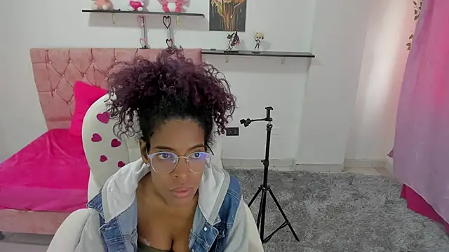 thianahorny online show from February 12, 2026, 1:44 pm