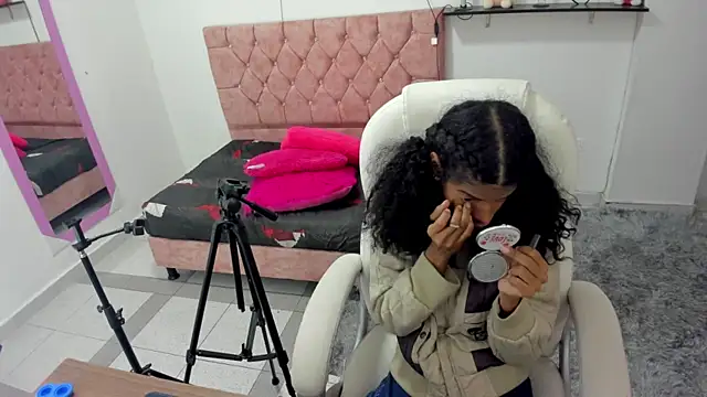 thianahorny online show from December 19, 2025, 10:50 am