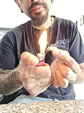 Snapshot of Juicydick420-xxx chatting on March 25, 2026, 10:19 pm Juicydick420-xxx online show from March 25, 2026, 10:19 pm