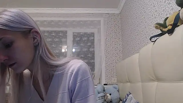 maybe doll online show from October 19, 2025, 9:06 pm