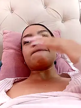 MeganHillss online show from December 5, 2025, 5:22 pm