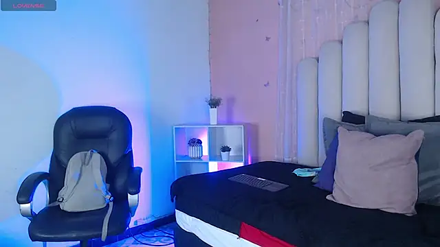 SweetRenata  online show from January 17, 2026, 11:25 am