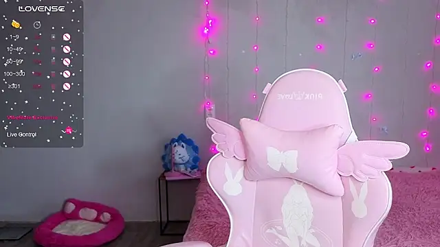 myprettylola online show from May 4, 2026, 4:10 pm