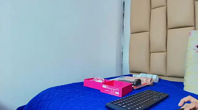 hannah teehn online show from November 19, 2025, 7:14 pm