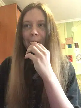 LunaVirelle online show from April 25, 2026, 4:15 pm