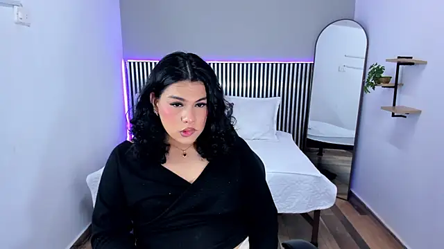 Snapshot of Little_Alli chatting on November 2, 2025, 7:52 pm Little Alli online show from November 2, 2025, 7:52 pm