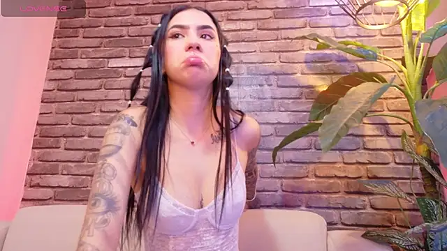 alessia faccheti online show from October 23, 2025, 7:34 pm