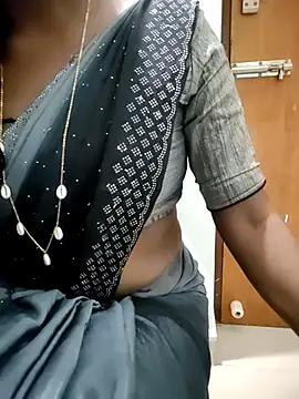 Snapshot of Tamilmallu-duskygirl03 chatting on January 13, 2026, 6:28 am Tamilmallu-duskygirl03 online show from January 13, 2026, 6:28 am