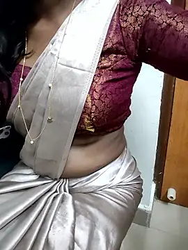 Snapshot of Tamilmallu-duskygirl03 chatting on January 17, 2026, 6:33 pm Tamilmallu-duskygirl03 online show from January 17, 2026, 6:33 pm