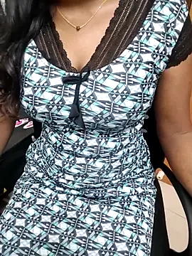 Snapshot of Tamilmallu-duskygirl03 chatting on February 3, 2026, 5:16 am Tamilmallu-duskygirl03 online show from February 3, 2026, 5:16 am