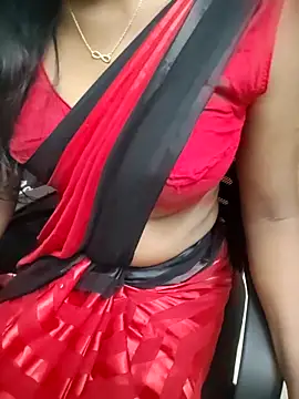 Snapshot of Tamilmallu-duskygirl03 chatting on February 18, 2026, 5:27 am Tamilmallu-duskygirl03 online show from February 18, 2026, 5:27 am