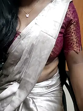 Snapshot of Tamilmallu-duskygirl03 chatting on May 28, 2026, 6:14 pm Tamilmallu-duskygirl03 online show from May 28, 2026, 6:14 pm