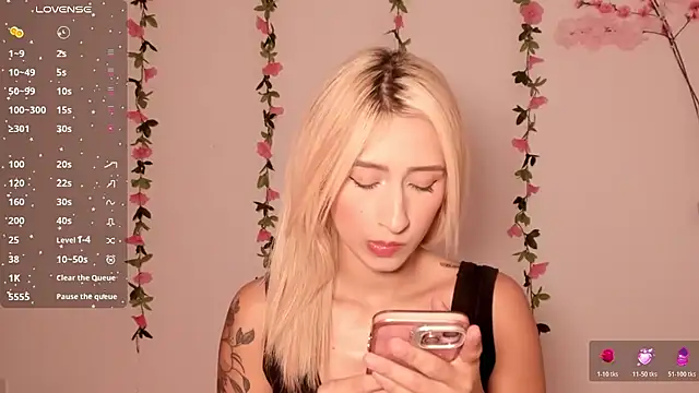 Snapshot of Ashleyroys_111 chatting on February 24, 2026, 9:15 pm Ashleyroys 111 online show from February 24, 2026, 9:15 pm