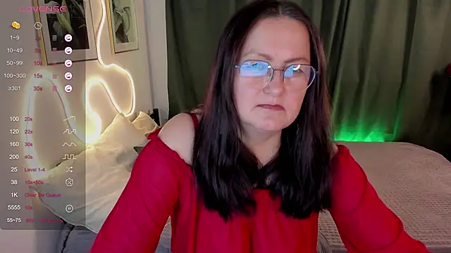 hottyannaa online show from November 24, 2025, 3:06 am