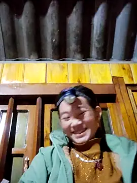 Snapshot of gio-thu chatting on December 1, 2025, 11:55 am gio-thu online show from December 1, 2025, 11:55 am