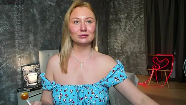 Snapshot of scent__of_woman chatting on October 27, 2025, 1:50 am scent of woman online show from October 27, 2025, 1:50 am