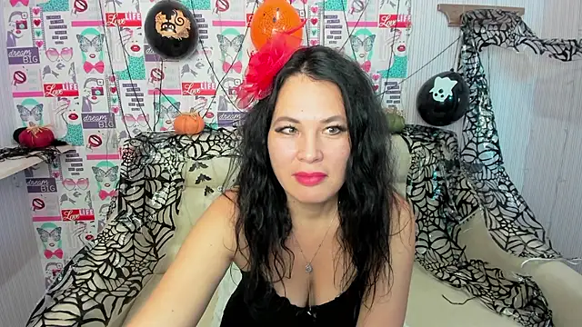 Snapshot of Victoria_Panther chatting on October 31, 2025, 7:16 am Victoria Panther online show from October 31, 2025, 7:16 am