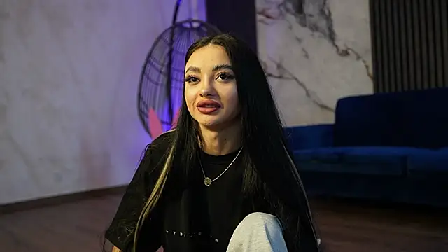 RachelRavee online show from April 10, 2026, 4:19 am