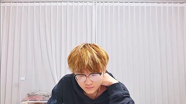 KK-cuteboy online show from April 2, 2026, 6:20 am