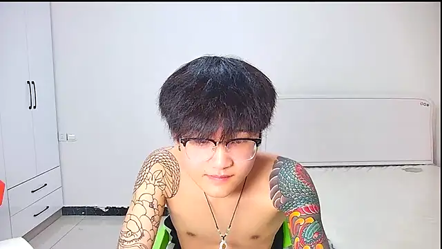 KK-cuteboy online show from May 23, 2026, 3:22 pm