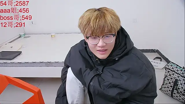 KK-cuteboy online show from April 1, 2026, 4:14 am